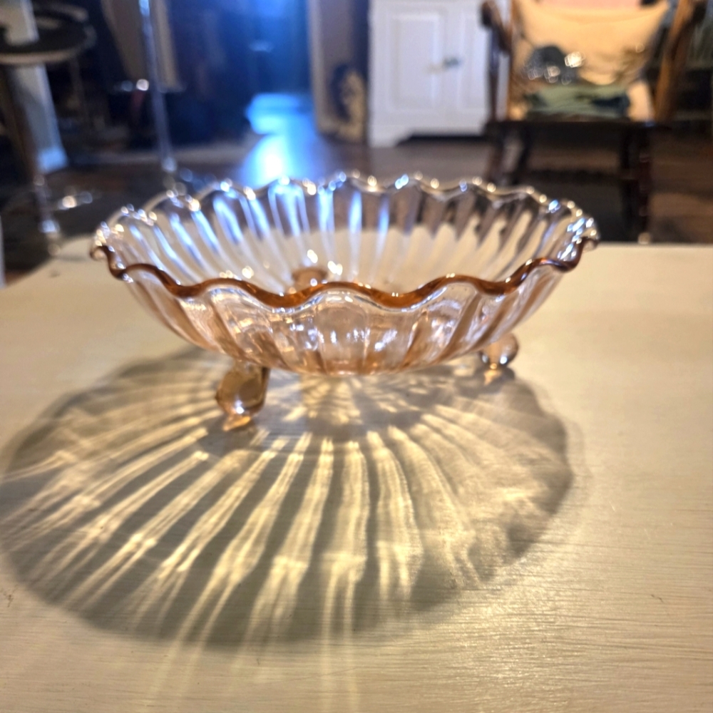 Vintage 1930's Manhattan Pink Scalloped Depression Glass Star Pattern - Picture 3 of 4
